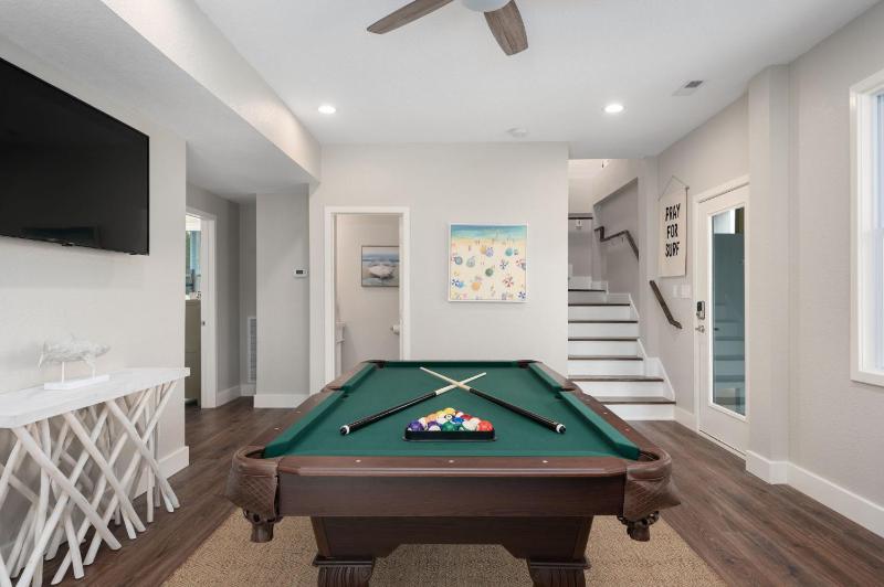 Newly Built Luxury Home Near Beach with Pool and Spa - image 20