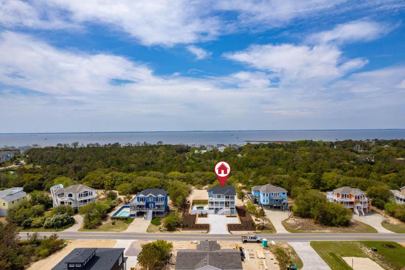 Newly Built Luxury Home Near Beach with Pool and Spa - image 17