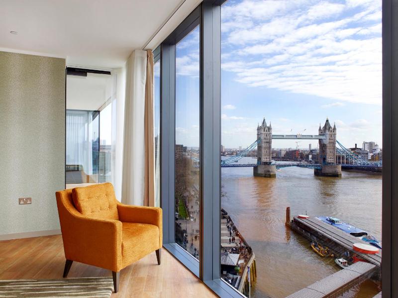 Deluxe Two-Bedroom Apartment with Riverview image 3