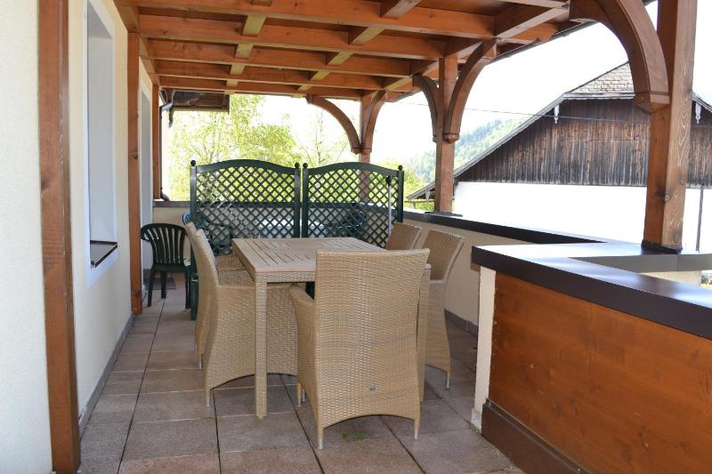 Large Two-Bedroom Apartment with Balcony image 3