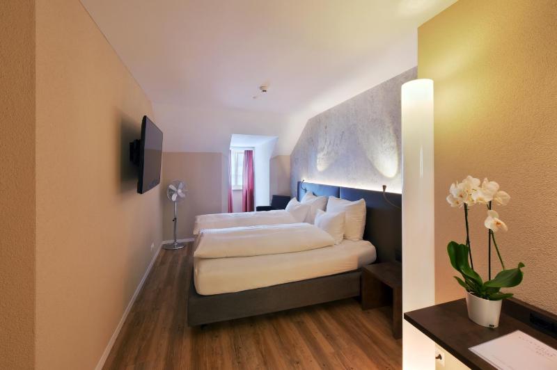 Double or Twin Room image 4