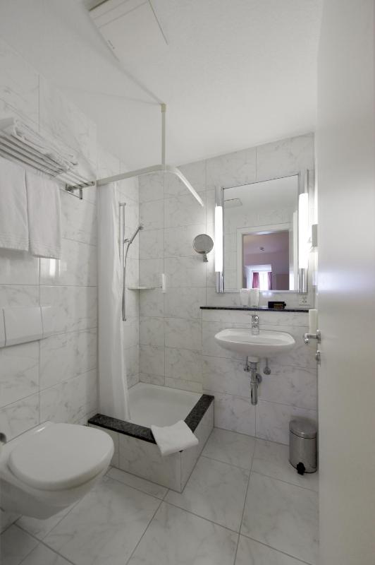 Double or Twin Room image 3