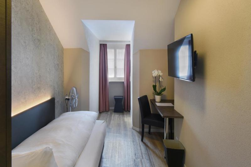 Single Room image 3