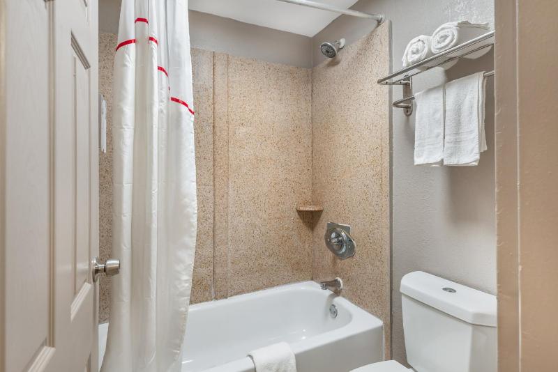 Deluxe Room with Two Double Beds Smoking image 4