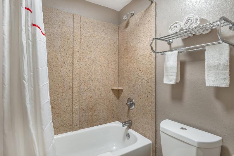 Deluxe Room with Two Double Beds Smoking image 2