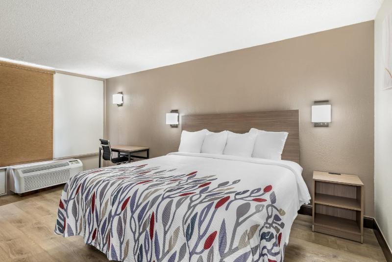 Deluxe King Room Disability Access image 2
