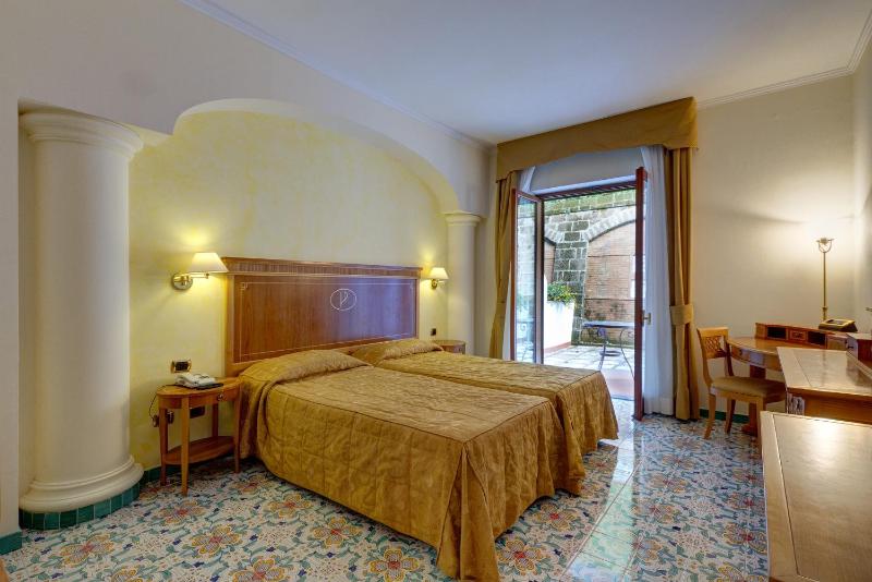 Double or Twin Room with Internal View image 3