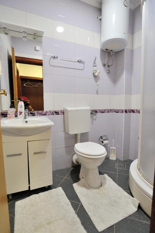 Single Room image 3