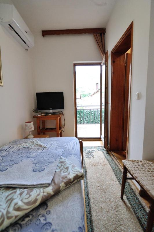 Single Room image 2