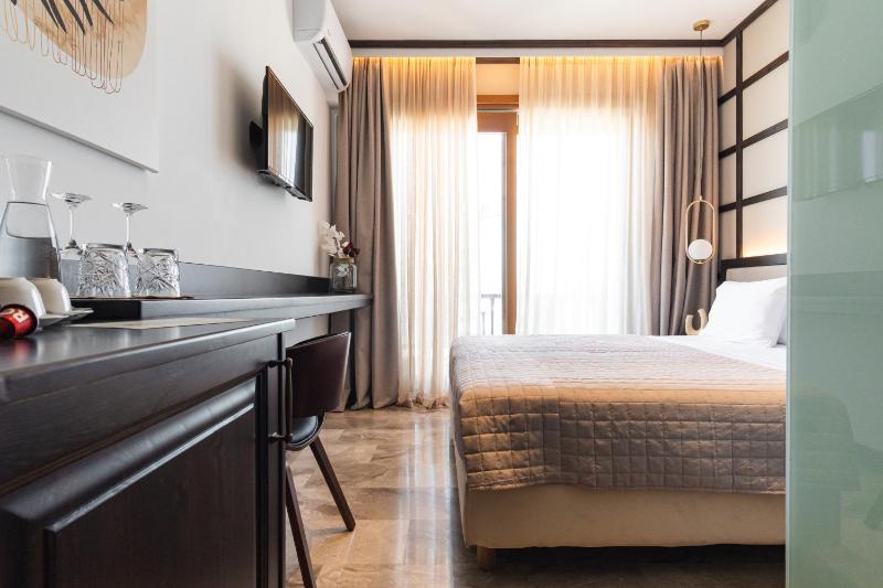 Deluxe Double Room with Sea View image 1