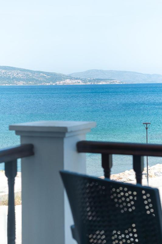 Deluxe Double Room with Sea View image 4
