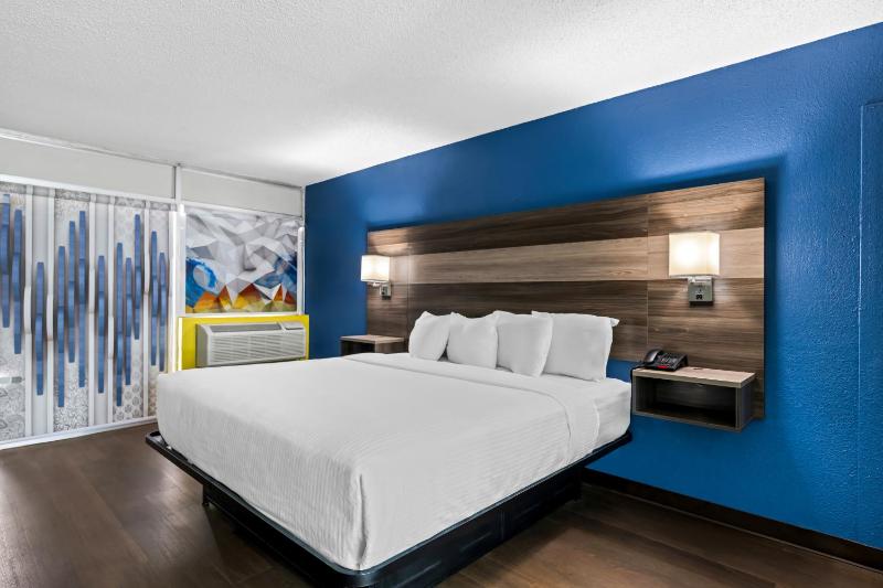 King Suite - Non Smoking image 3
