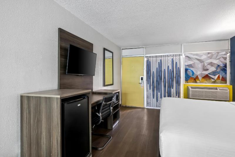 King Suite - Non Smoking image 4