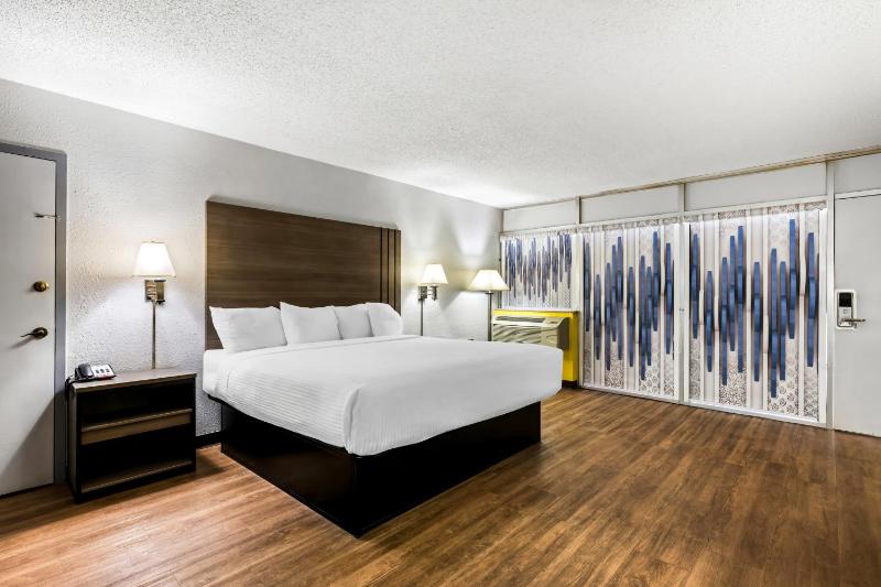 King Room - Non Smoking image 2