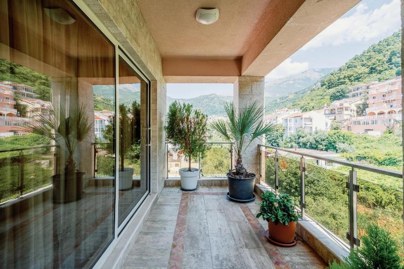 Three-Bedroom Villa image 4