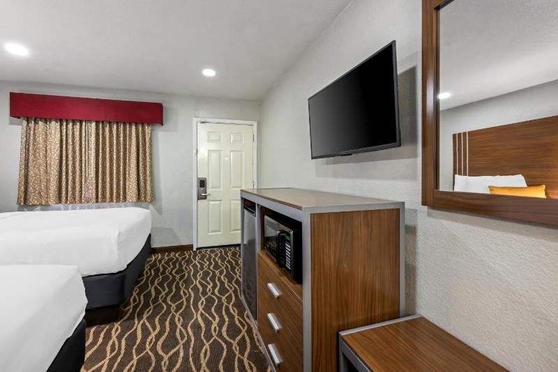 Quadruple Room with Two Double Beds - Non Smoking image 2
