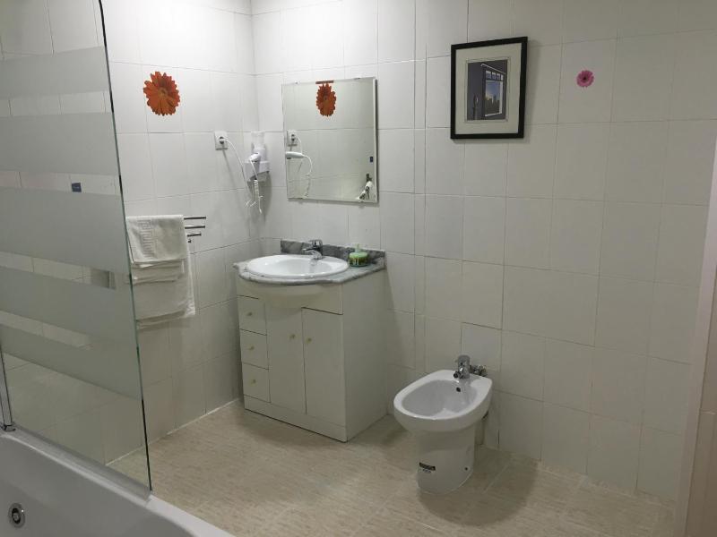 Double or Twin Room image 3
