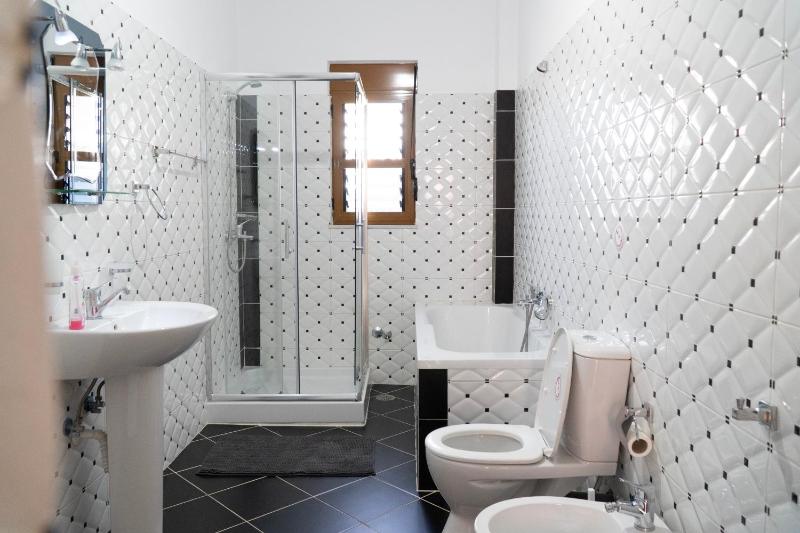VILLA 24 Sarandë - image 11