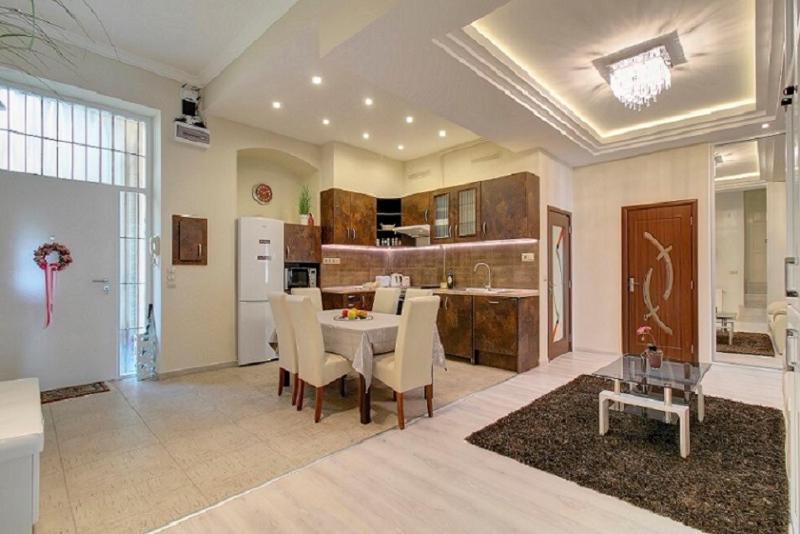 Ultra Central Stay 2BDRM - image 7
