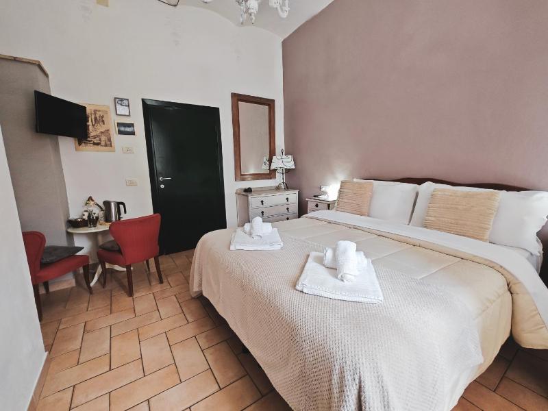 Superior Double or Twin Room with Garden View image 3