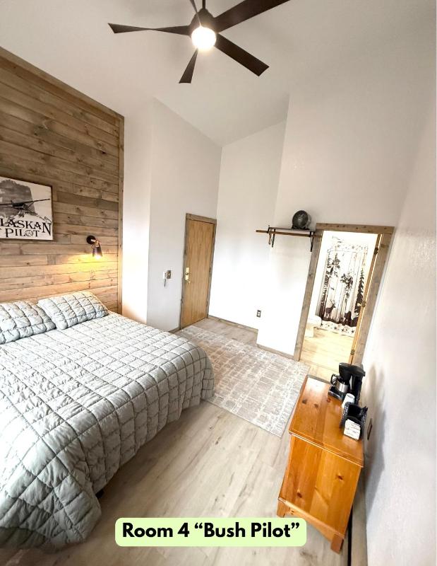 Queen Room with Balcony image 2