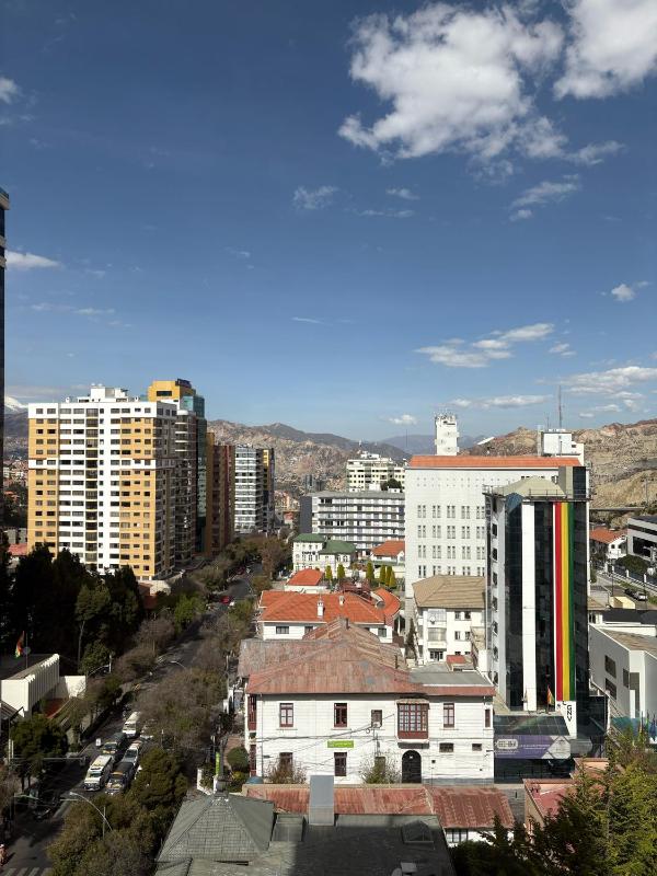 Apartamento con hermosa vista y soleado en Sopocachi - image 5