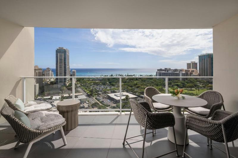 Deluxe Suite with Ocean View image 4
