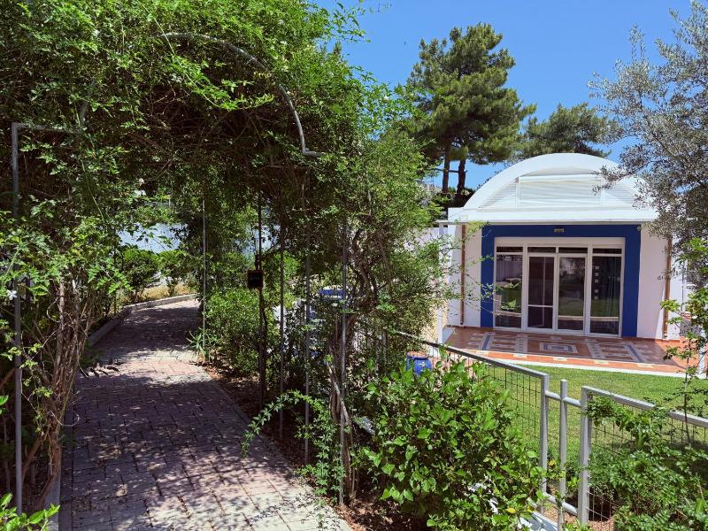 Five-Bedroom Villa with Private Pool and Sea View image 3