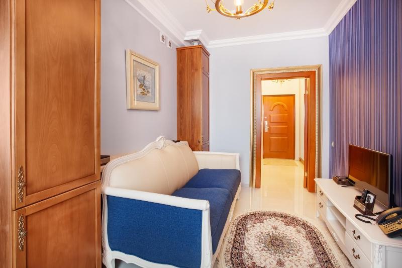 Standard One Bedroom Room image 3
