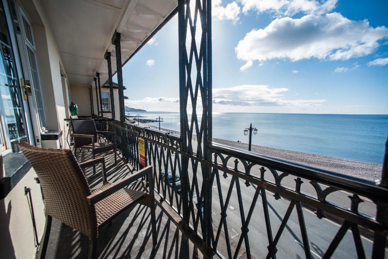 Super king or twin with sea view and balcony image 3