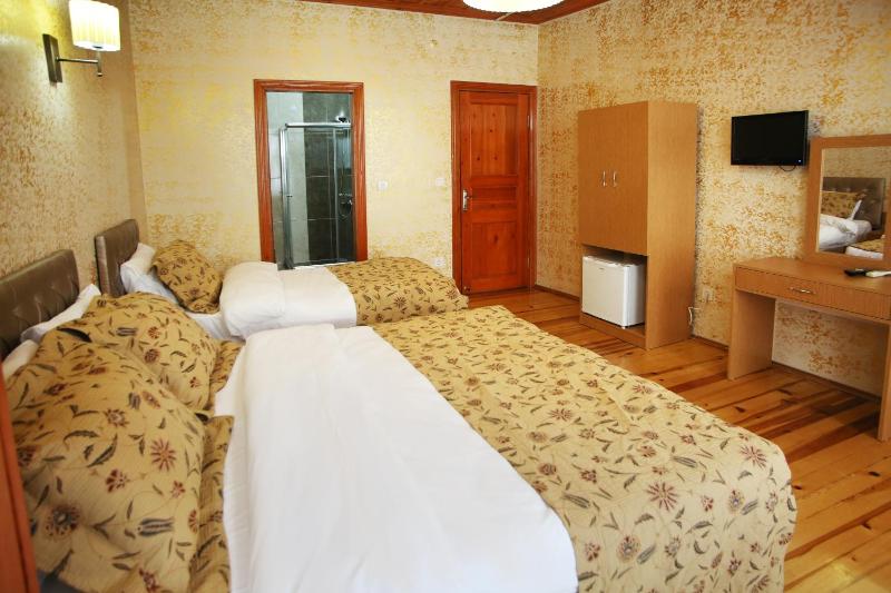 Standard Quadruple Room image 4