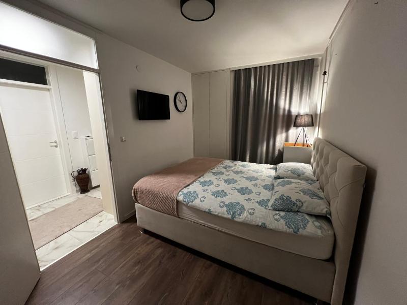 Lux Apartment Gusinjac - image 13