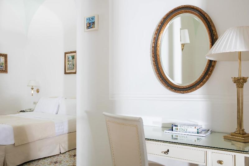 Double or Twin Room with Balcony and Garden View image 3