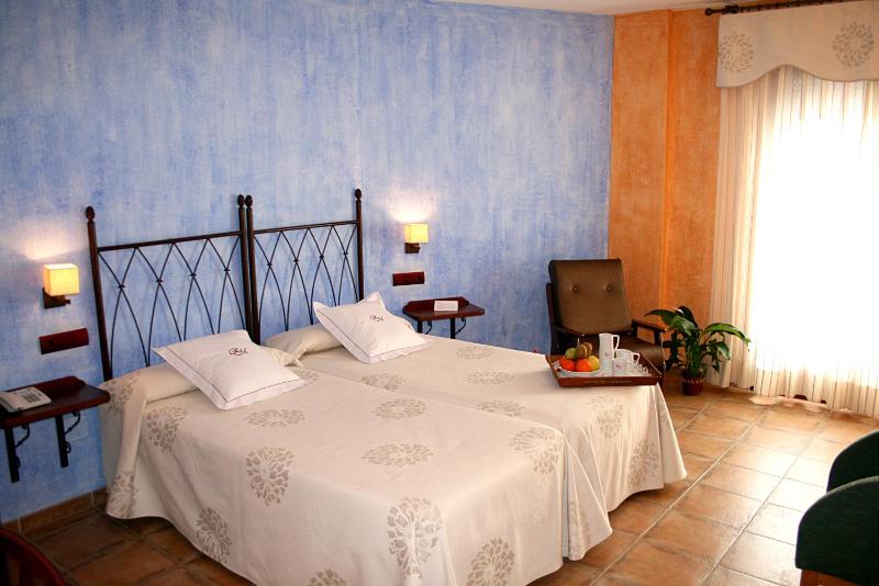 Twin Room image 2