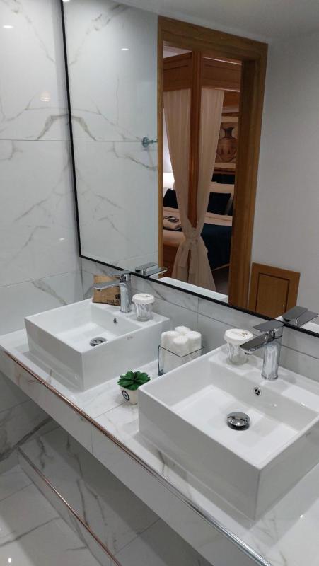 Executive Suite with pool Access image 4