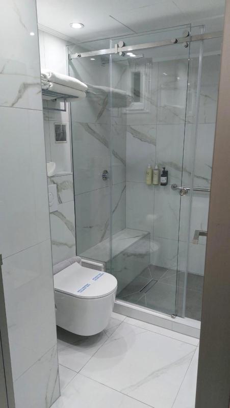 Executive Suite with pool Access image 2