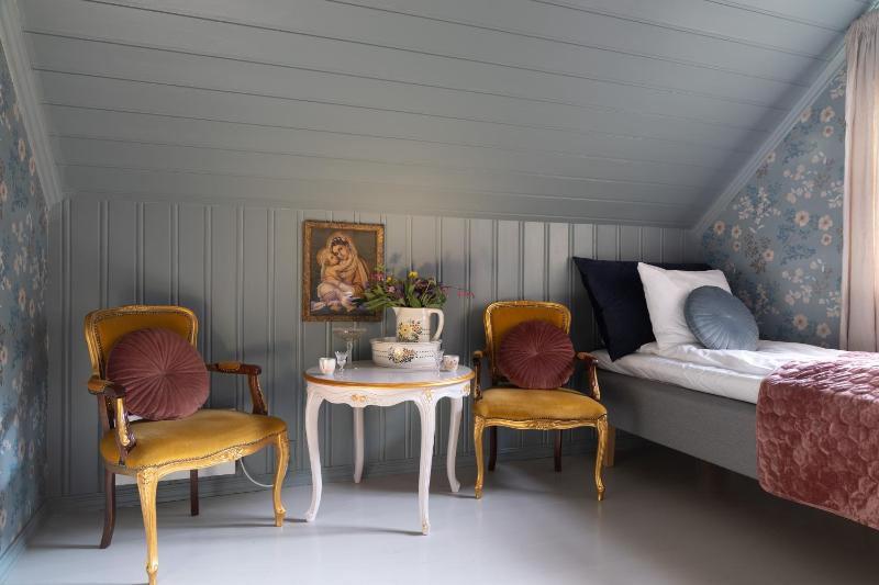 Family Room with Shared Bathroom image 1