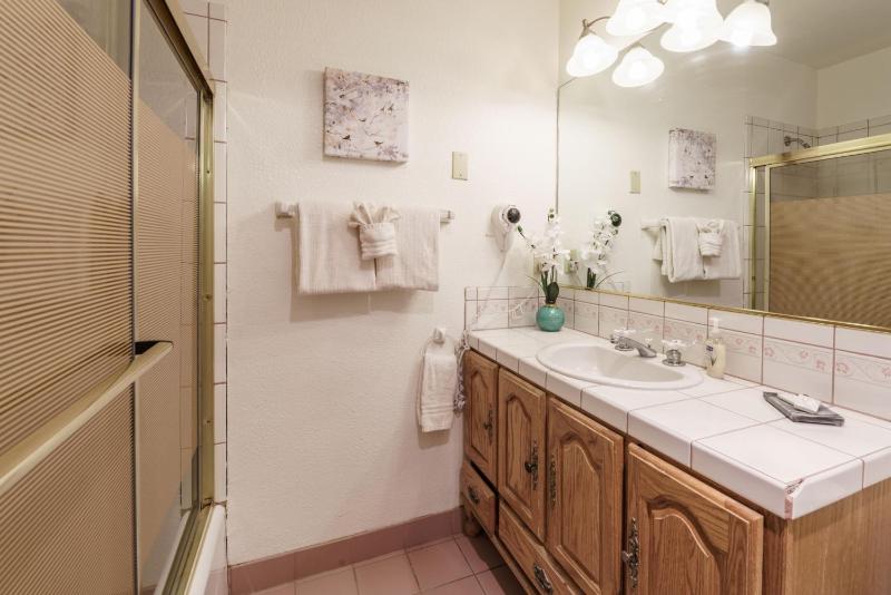 Three-Bedroom Townhouse image 2