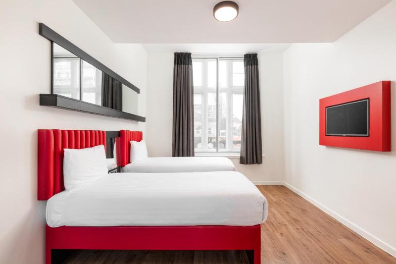 Twin Room image 1