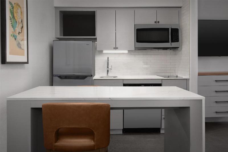 One-Bedroom King Suite - Non-Smoking image 3