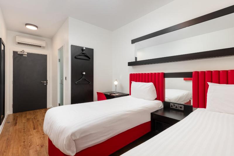 Twin Room without Window image 3