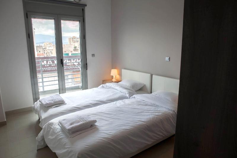 One-Bedroom Apartment - 8 image 2