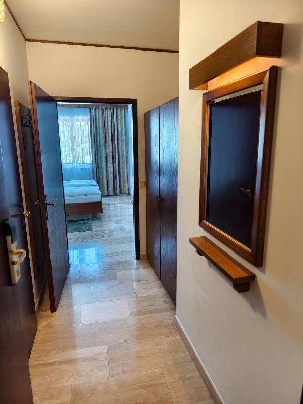 Large Double Room image 1