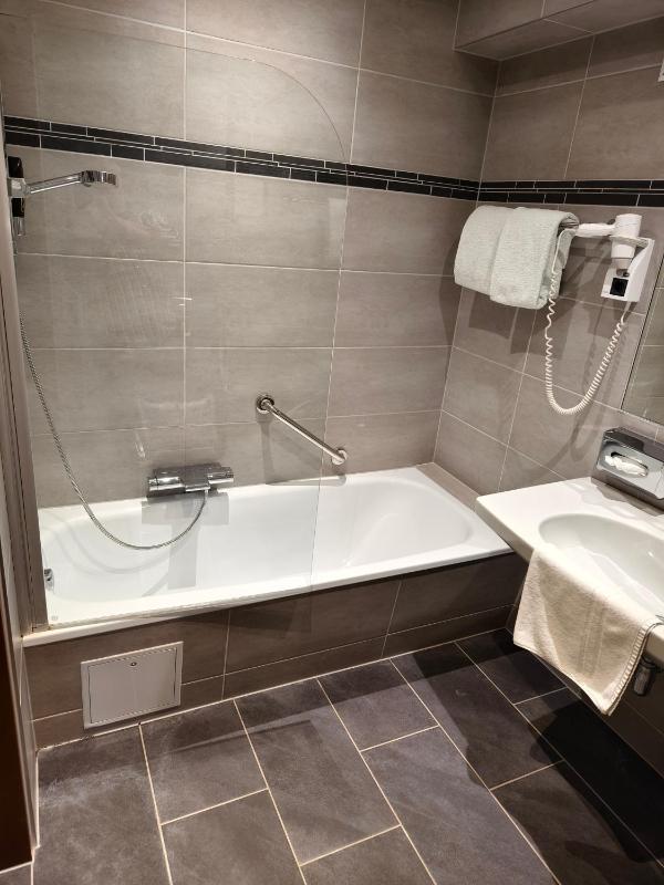 Large Double Room image 3