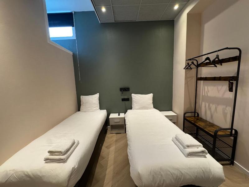 Budget Twin Room image 3