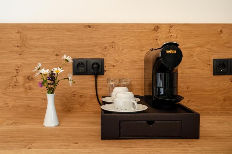 Double Room with Balcony and Lake View image 4