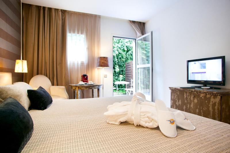 Superior Double or Twin Room - Single Use image 2