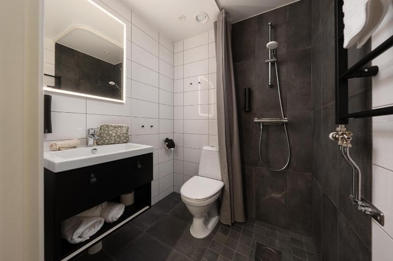 Budget Double Room without Window image 2