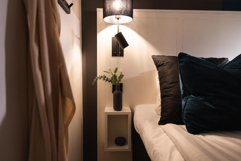 Budget Double Room without Window image 4