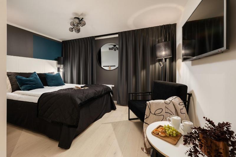 Budget Double Room without Window image 1